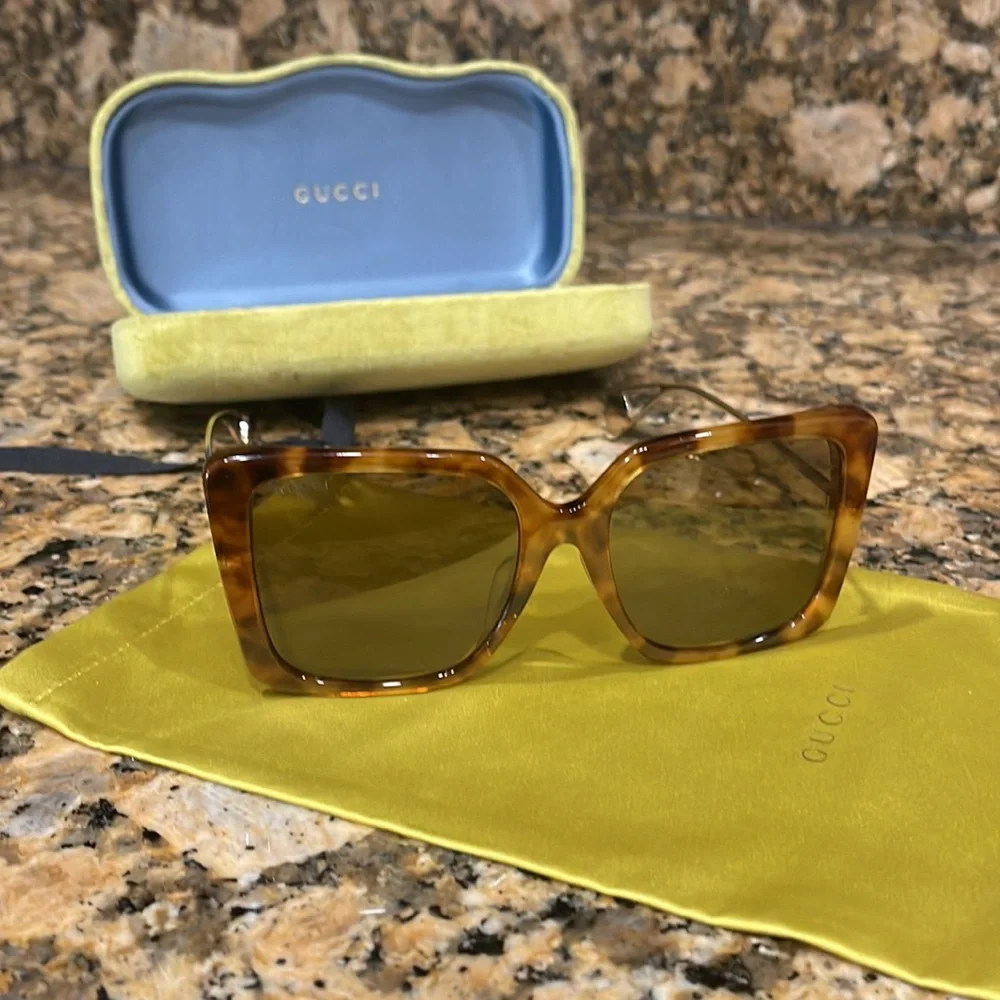SOLD Gucci - Picture 12 of 16
